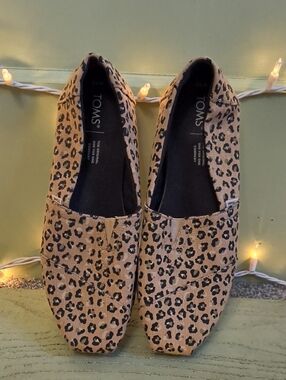 Women's Toms Cheetah Leopard Slip On Loafer Flat 9.5